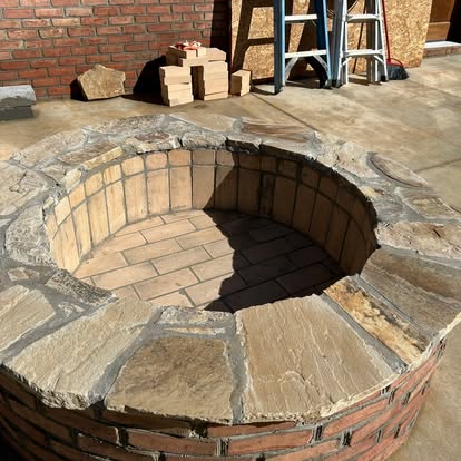 Outdoor fire pit